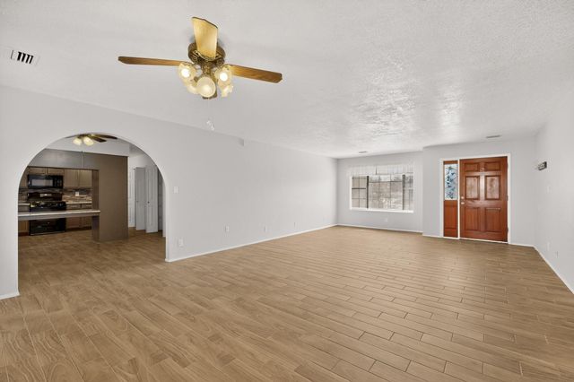 331 Nicklaus Drive SE, Rio Rancho, NM 87124