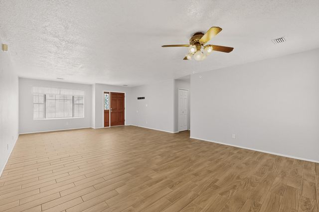 331 Nicklaus Drive SE, Rio Rancho, NM 87124