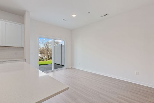 7124 Mapleside Ln, Fairview, TN 37062