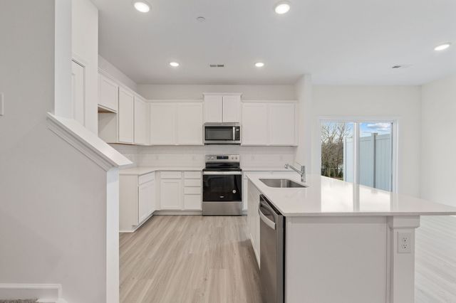 7124 Mapleside Ln, Fairview, TN 37062