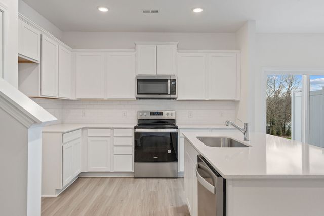 7124 Mapleside Ln, Fairview, TN 37062