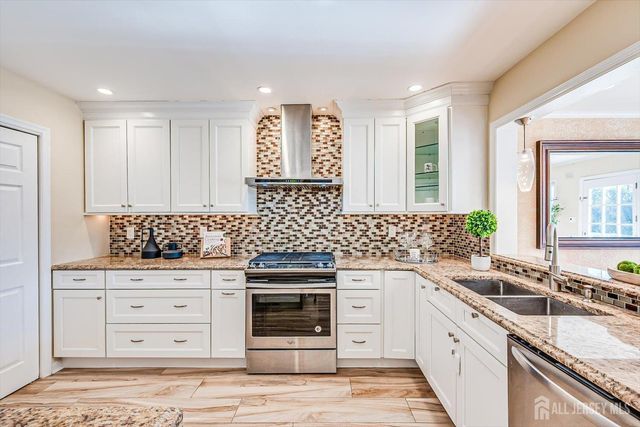 52 Springwood Court, South Brunswick, NJ 08540