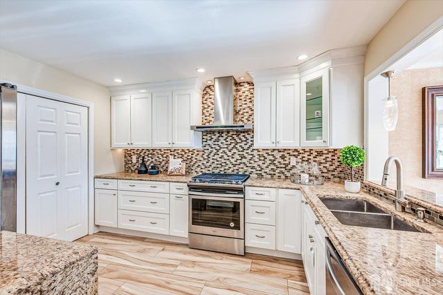 52 Springwood Court, South Brunswick, NJ 08540