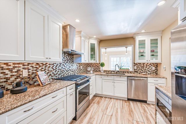 52 Springwood Court, South Brunswick, NJ 08540