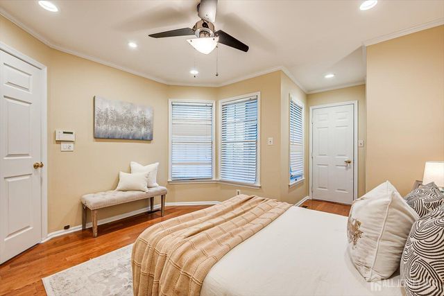 52 Springwood Court, South Brunswick, NJ 08540