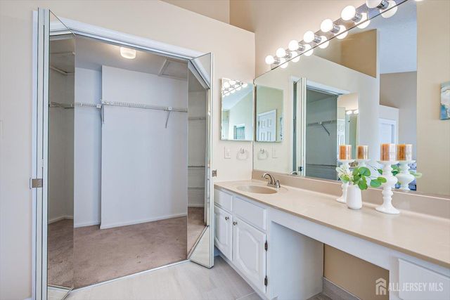 52 Springwood Court, South Brunswick, NJ 08540