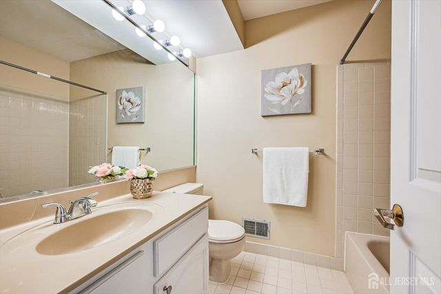 52 Springwood Court, South Brunswick, NJ 08540