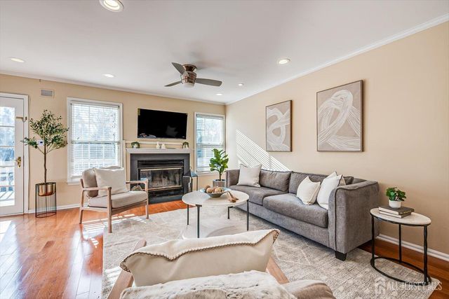 52 Springwood Court, South Brunswick, NJ 08540