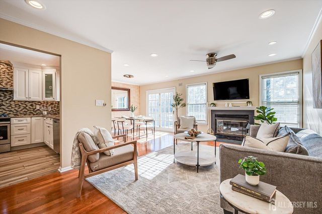 52 Springwood Court, South Brunswick, NJ 08540