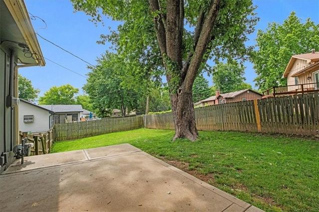 114 Ethel Lane, Lansing, KS 66043