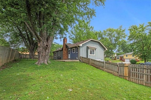 114 Ethel Lane, Lansing, KS 66043