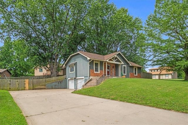 114 Ethel Lane, Lansing, KS 66043