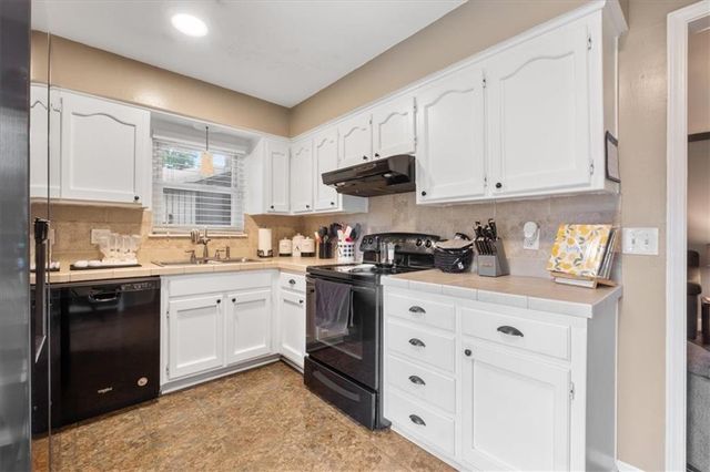 114 Ethel Lane, Lansing, KS 66043