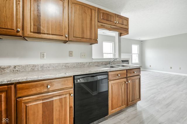 6754 Wimbledon Drive, Zionsville, IN 46077