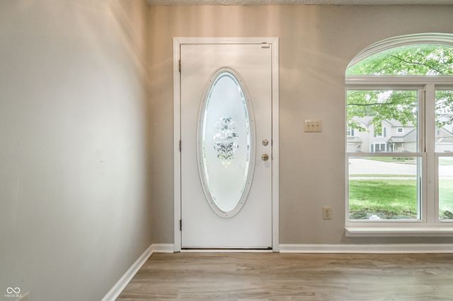 6754 Wimbledon Drive, Zionsville, IN 46077