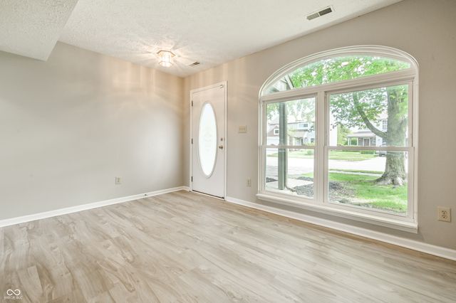 6754 Wimbledon Drive, Zionsville, IN 46077