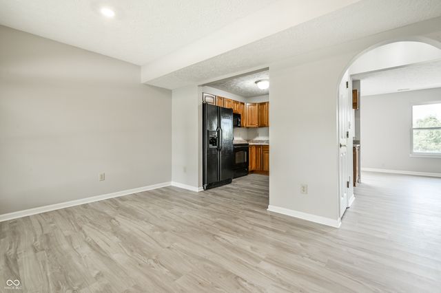 6754 Wimbledon Drive, Zionsville, IN 46077
