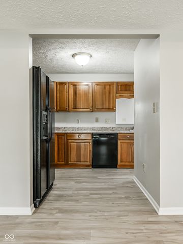 6754 Wimbledon Drive, Zionsville, IN 46077
