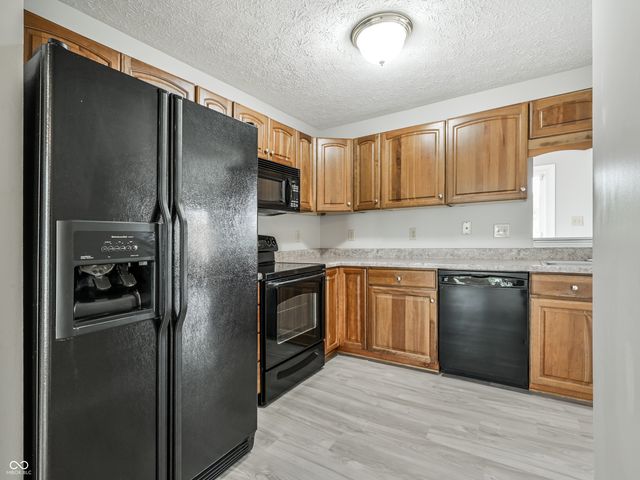 6754 Wimbledon Drive, Zionsville, IN 46077