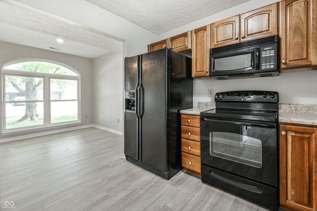 6754 Wimbledon Drive, Zionsville, IN 46077