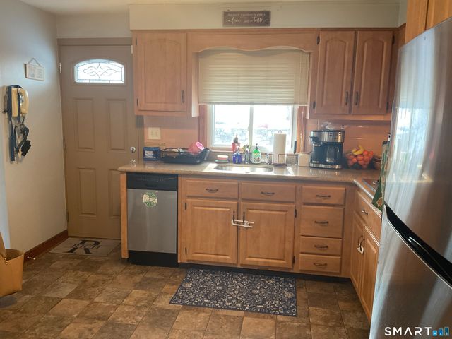 83 Deramo Place, Bridgeport, CT 06606