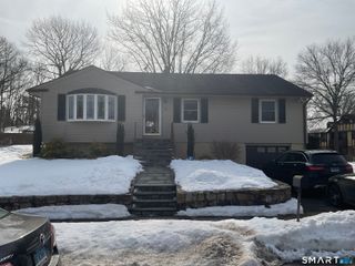 83 Deramo Place, Bridgeport, CT 06606