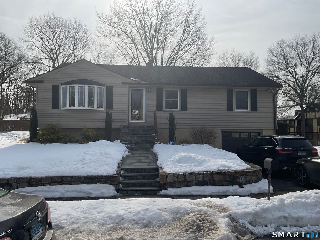 83 Deramo Place, Bridgeport, CT 06606
