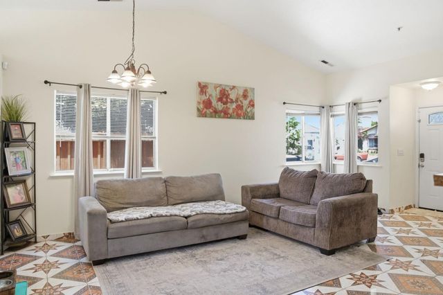 1015 Eagle Drive, Salinas, CA 93905