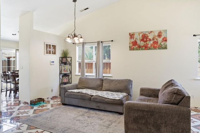 1015 Eagle Drive, Salinas, CA 93905