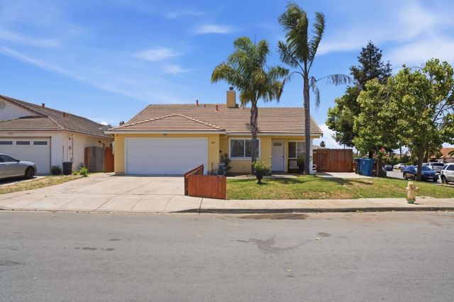 1015 Eagle Drive, Salinas, CA 93905