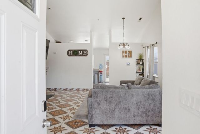 1015 Eagle Drive, Salinas, CA 93905