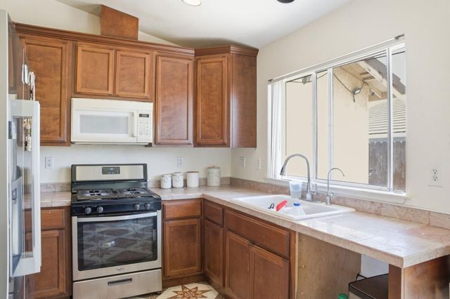 1015 Eagle Drive, Salinas, CA 93905
