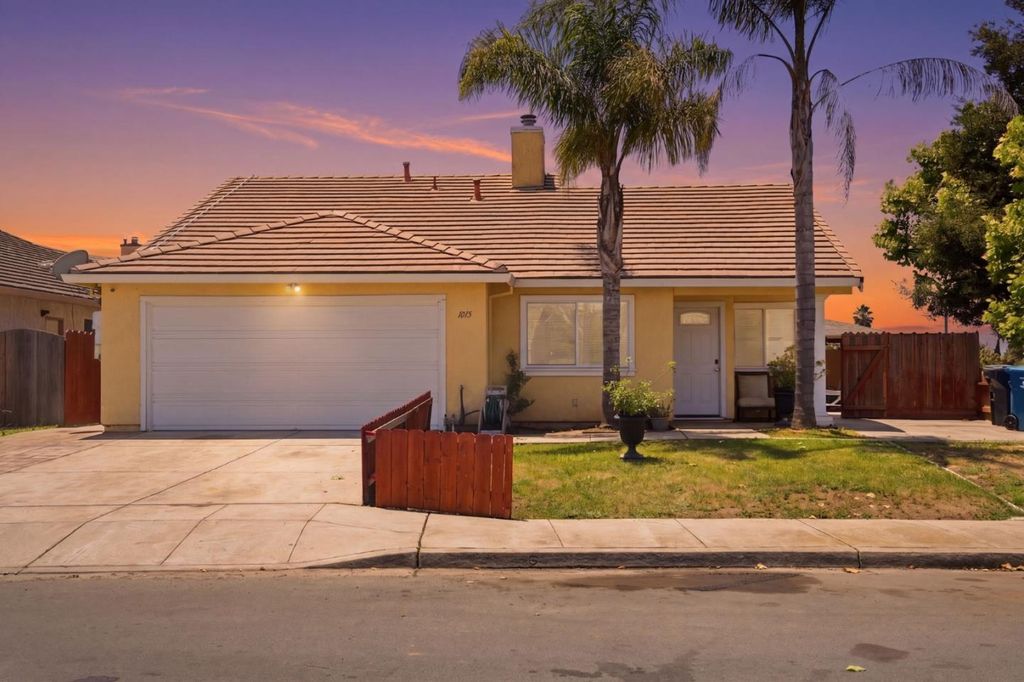 1015 Eagle Drive, Salinas, CA 93905