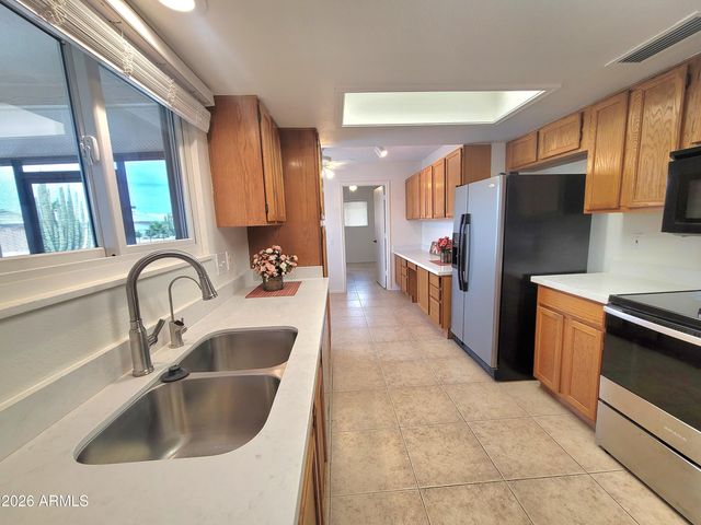 12450 W TIGERSEYE Drive, Sun City West, AZ 85375
