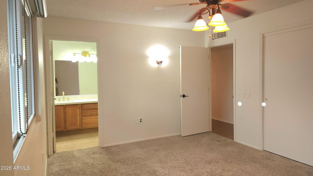 Image 13 of property listing at 12450 W TIGERSEYE Drive, Sun City West, AZ 85375