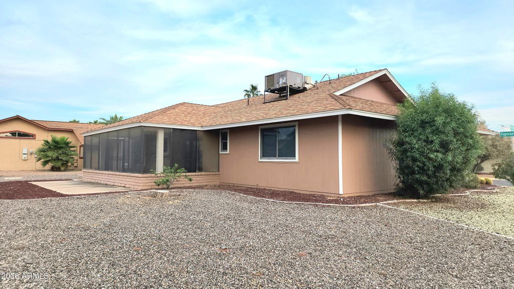 Image 36 of property listing at 12450 W TIGERSEYE Drive, Sun City West, AZ 85375