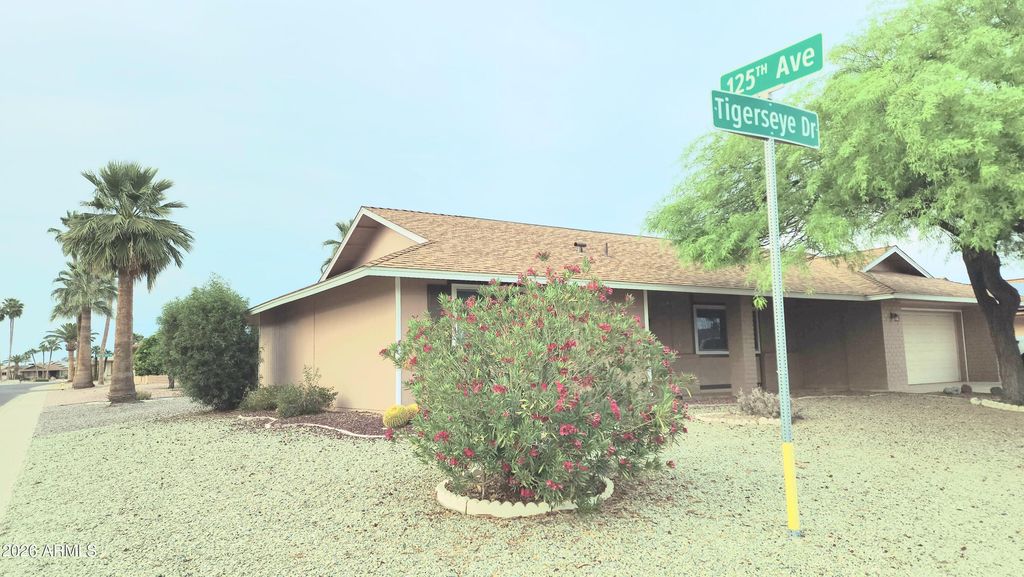 Image 40 of property listing at 12450 W TIGERSEYE Drive, Sun City West, AZ 85375