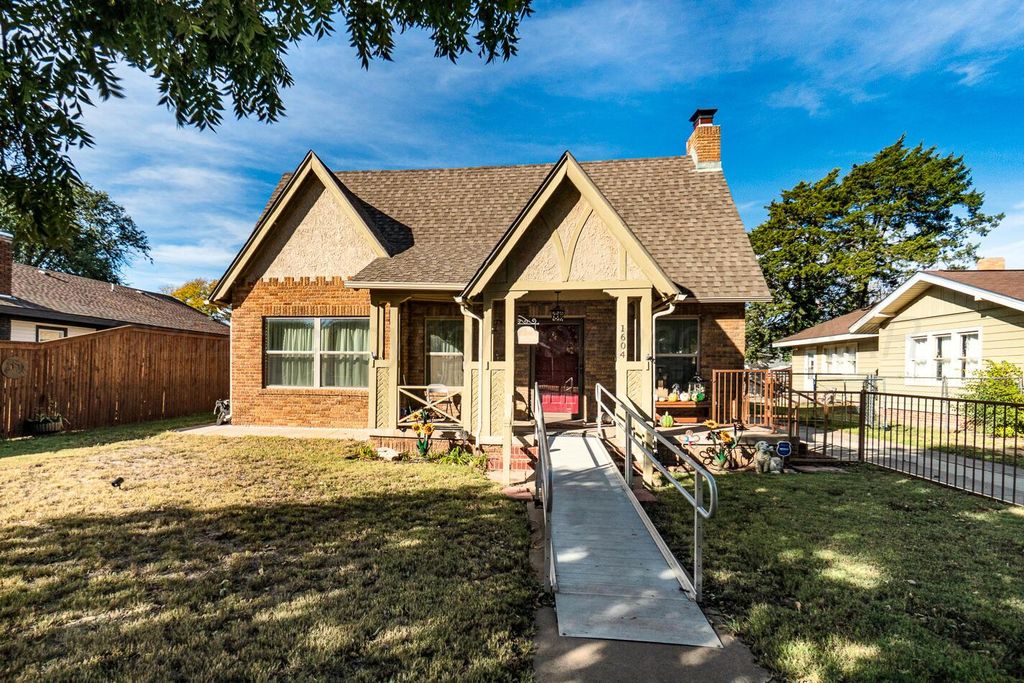 1604 S HUGHES Street, Amarillo, TX 79102