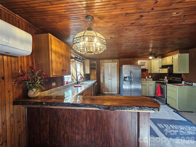 114 Beacon Hill, Ellenboro, NC 28040