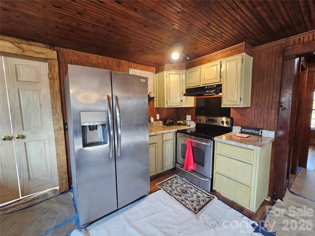 114 Beacon Hill, Ellenboro, NC 28040