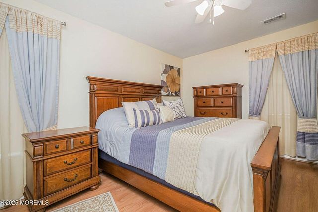 35 Ivy Ridge Close, Freehold, NJ 07728