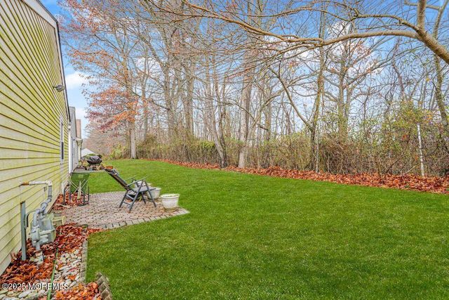 35 Ivy Ridge Close, Freehold, NJ 07728