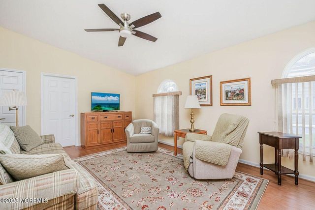 35 Ivy Ridge Close, Freehold, NJ 07728