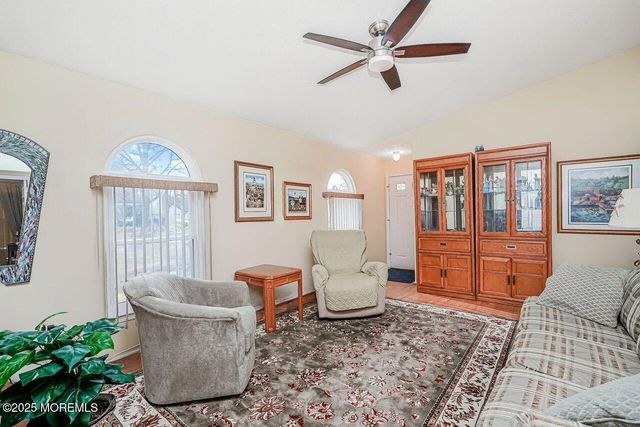 35 Ivy Ridge Close, Freehold, NJ 07728