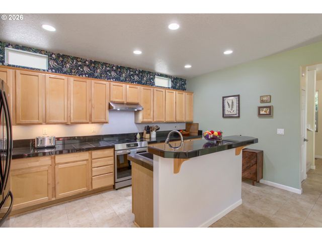 3667 Se ALEXANDER St, Hillsboro, OR 97123