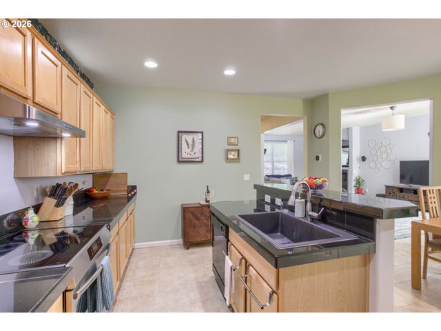 3667 Se ALEXANDER St, Hillsboro, OR 97123