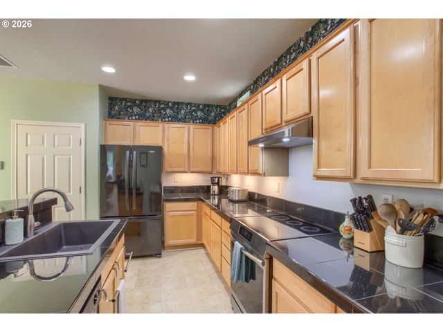 3667 Se ALEXANDER St, Hillsboro, OR 97123
