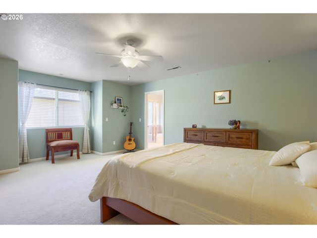 3667 Se ALEXANDER St, Hillsboro, OR 97123