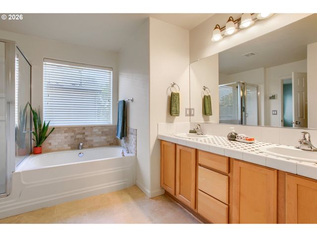 3667 Se ALEXANDER St, Hillsboro, OR 97123