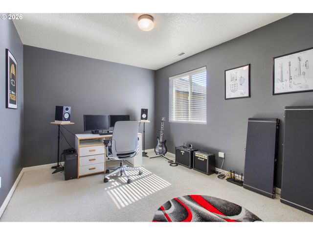 3667 Se ALEXANDER St, Hillsboro, OR 97123